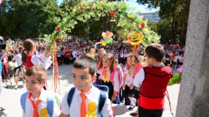 Новата учебна година във Варна започна СНИМКИ