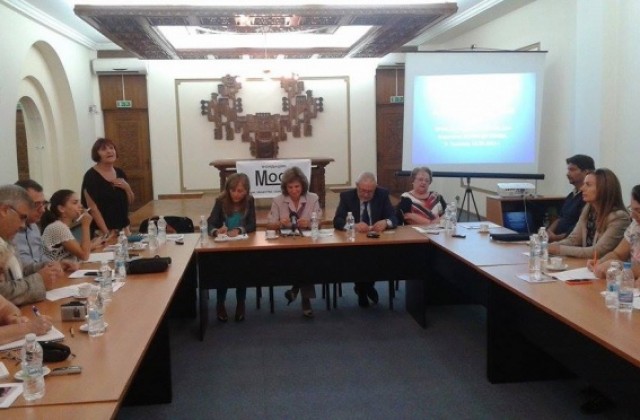 Бежанската вълна изправя България пред сериозен здравен риск, смята вирусолог