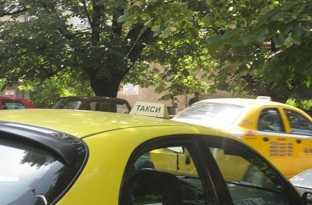 Запазват се минималните и максимални тарифи на такситата в Добрич