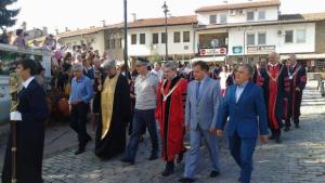 С водосвет и шествие откриха учебната година в новия медицински