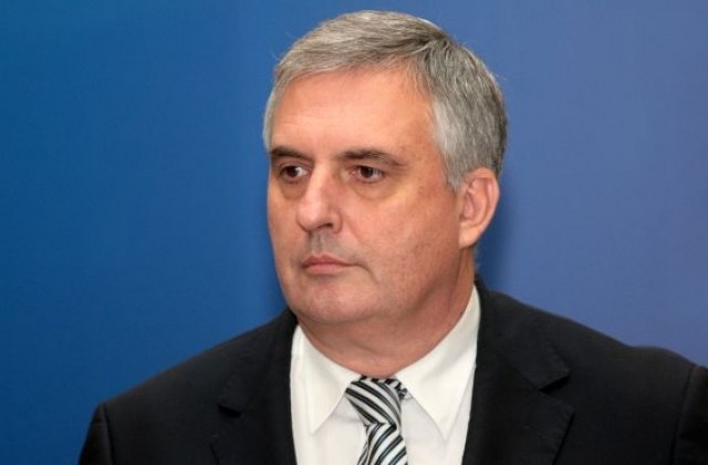 Калфин: Бизнес и синдикати да решават за минимални заплати по браншове