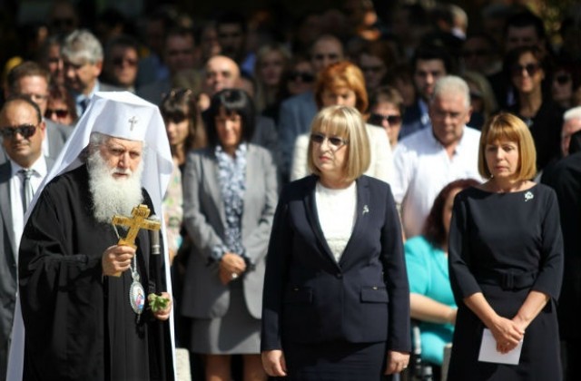 Издигнаха тържествено знамето на София за празника (СНИМКИ)