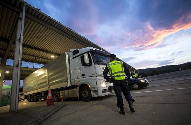 Германия въведе контрол на границата с Чехия, за да спира трафикантите
