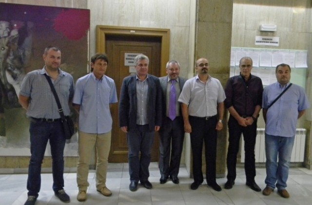 Коалиция Патриотите - ВМРО първи регистрираха в ОИК кандидатите си за кметове и съветници