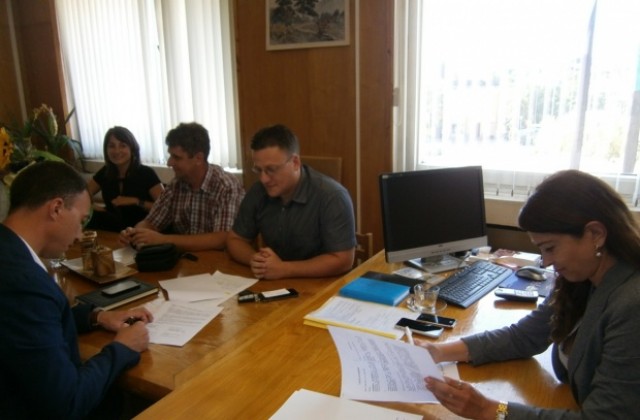 Община Дупница с проект за ремонт на стадион Бончук по ТГС