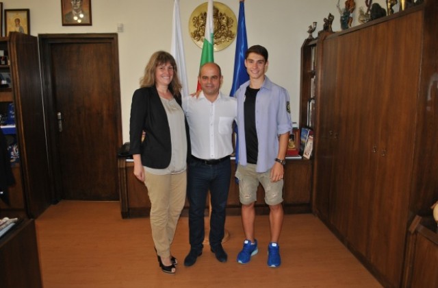 Кметът се срещна с републиканския шампион по триатлон Велизар Велизаров