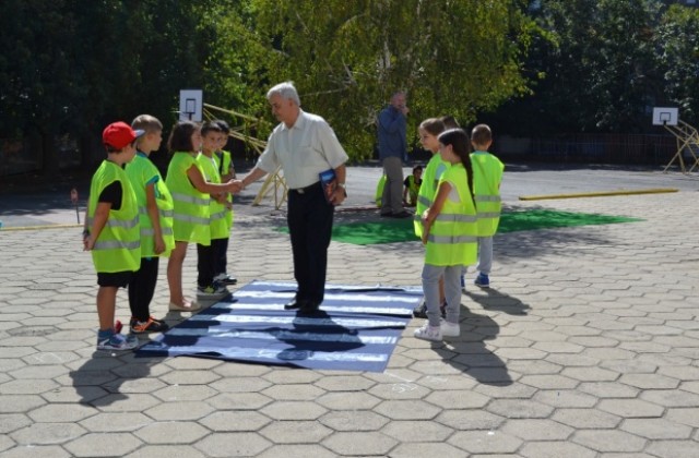 Представиха книгата Всеки живот си заслужава пред казанлъшки ученици