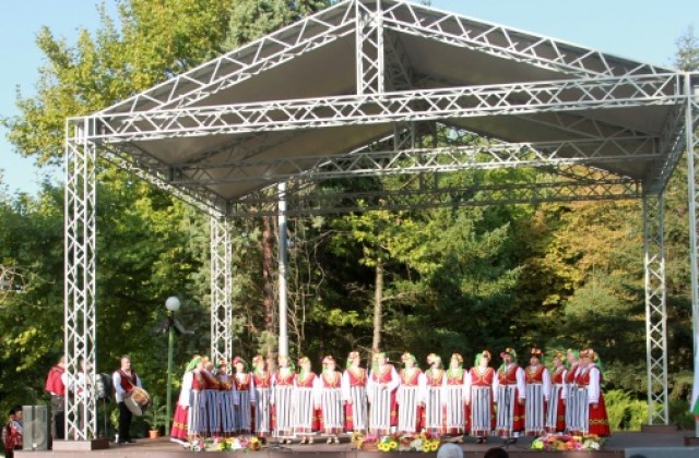 Празничен концерт на откритата сцена в Тервел