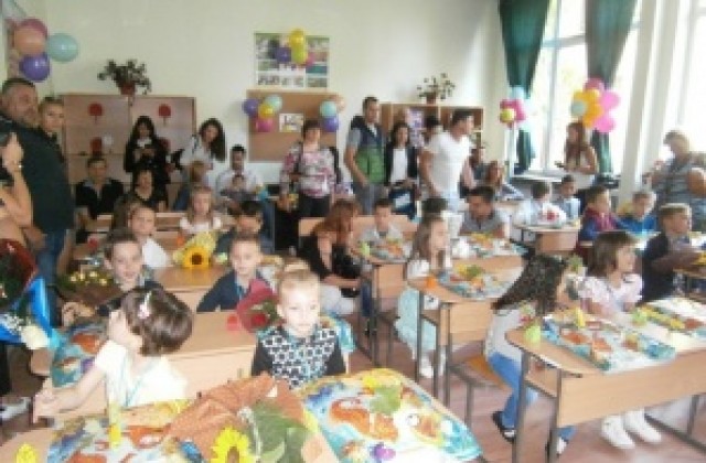 РИО-Кюстендил: Всички учебници са доставени навреме