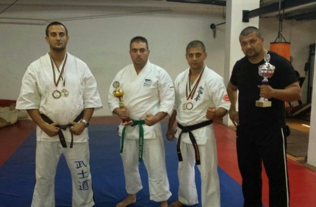 Русенските полицаи първи на републиканското първенство по карате