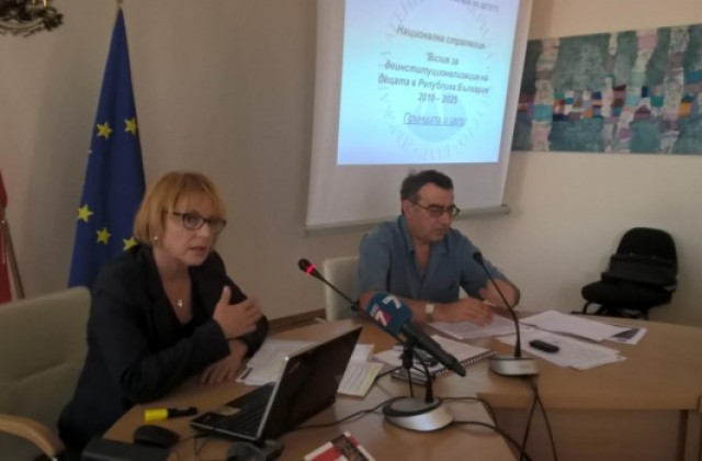 Обществото ни остава прекалено разбиращо към изоставянето на деца