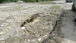 Възстановяват улица в Първомайци пострадала при наводнение