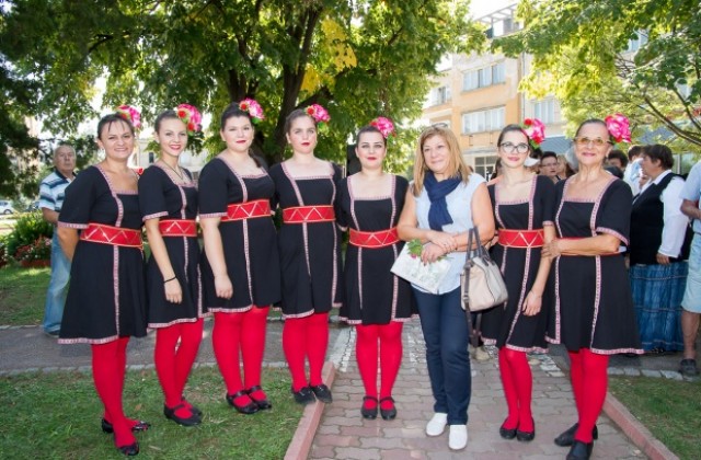 Ден на народното творчество събра фолклорни групи и занаятчии в Ресен
