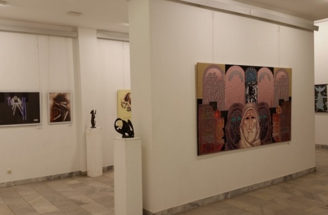 Художници от Випуск`1983 на ВТУ подредиха обща изложба