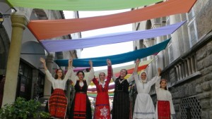 Над 60 автентични носии показа уникално ревю в Нощта на