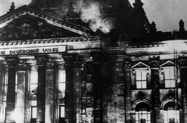 Резултат с изображение за „подпалена сградата на Райхстага.“