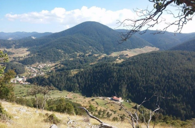 Валежите спират