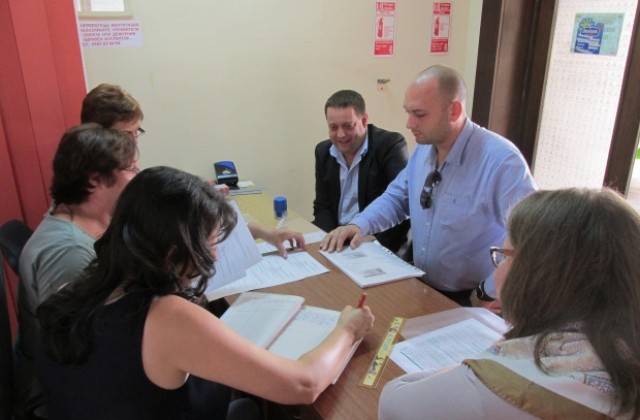 ГЕРБ заложи на познати лица в листата си за общински съветници