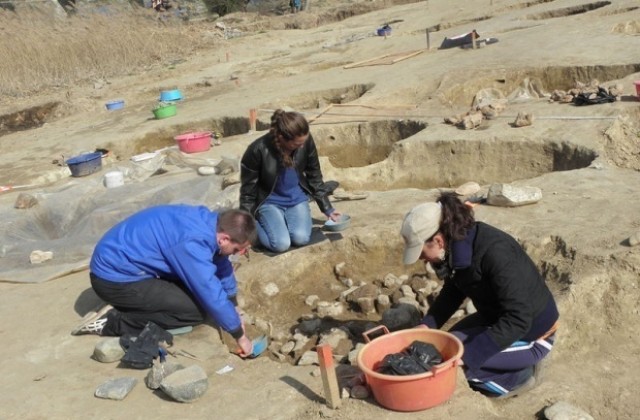 Археолози откриха амулет от средиземноморска мида при П. Каравелово