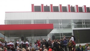 Предложение за брак при откриването на спортен комплекс