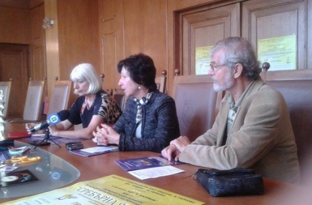 С атрактивен флашмоб откриват Международния конкурс „Сребърна Янтра”