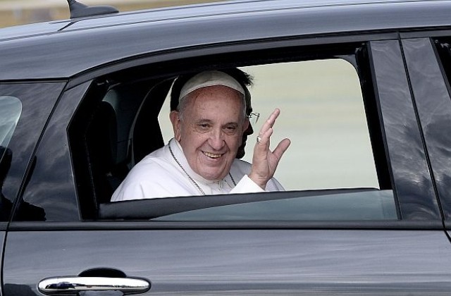 Папата избра скромен Фиат при първото си посещение в САЩ (СНИМКИ)