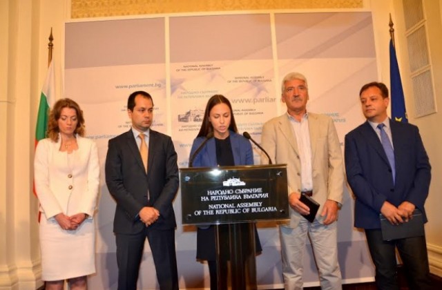 Даниел Панов и евродепутатът Ева Паунова представиха в парламента анализ на местния пазар на труда