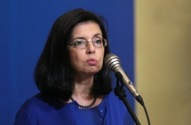 Меглена Кунева: Следим от близо бежанската криза, готови сме да направим предложения, които да стабилизират Европа