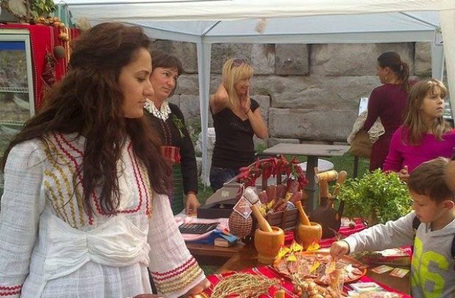 Уникален панаир на занаятите в Стария Пловдив (СНИМКИ)