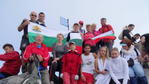 Кюстендилци изкачиха с гайда Олимп