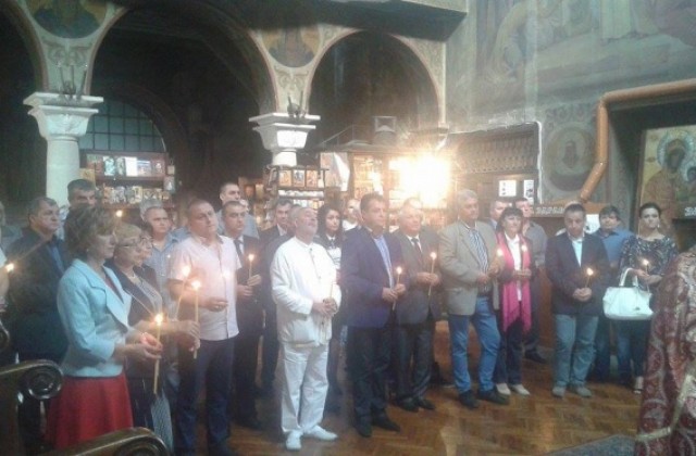 С молебен за здраве и успех ГЕРБ откри предизборната си кампания във В. Търново