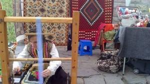 Как се изработва килим по древна технология