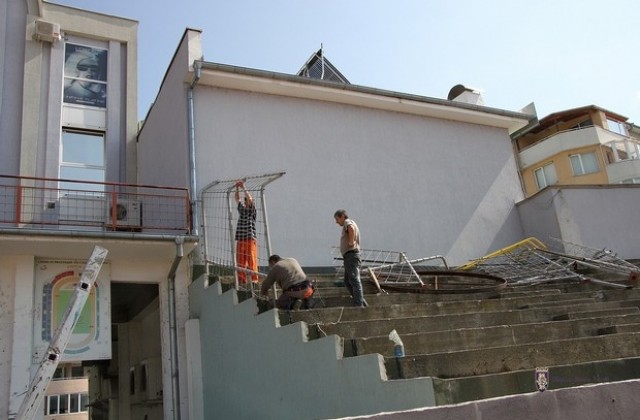 Започна възстановяването на сектора за гостуваща публика на стадион Ивайло