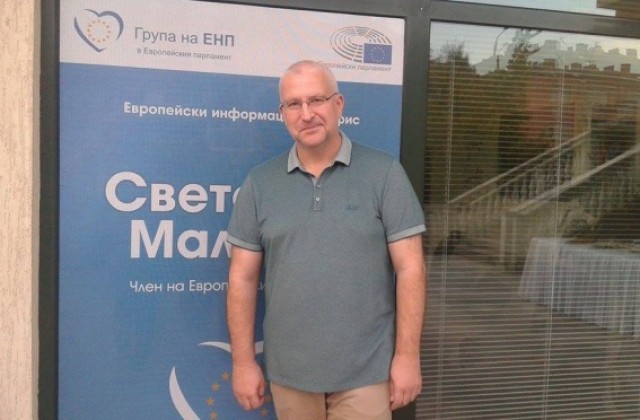 Евродепутатът Светослав Малинов откри информационен офис във В. Търново