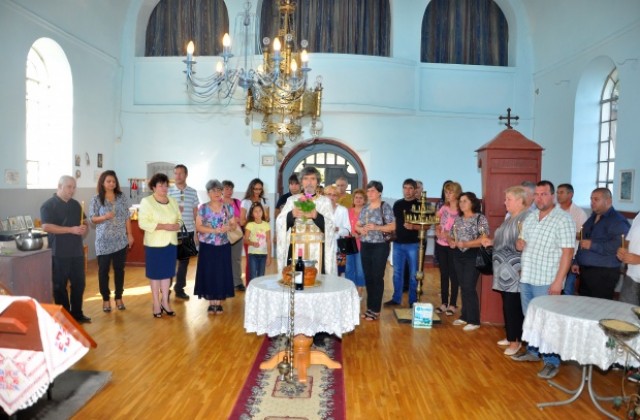 Водосвет за здраве и благополучие на старта на предизборната кампания на ГЕРБ в Долни чифлик