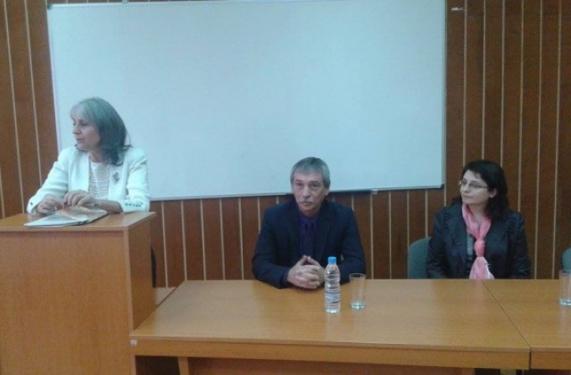 Чакат ни години на трудни решения и лишения, прогнозира вицепрезидентът Маргарита Попова