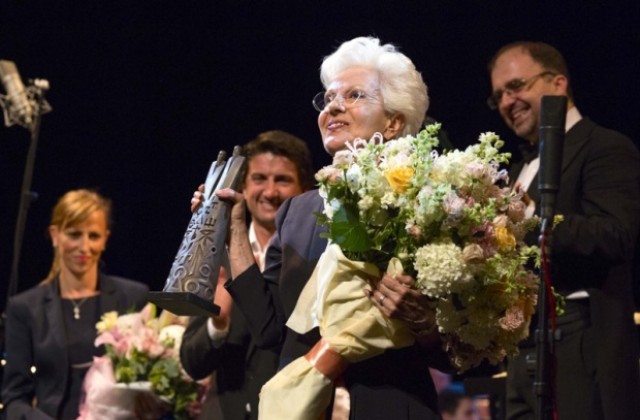 Райна Кабаиванска с приз за цялостен принос в областта на културата