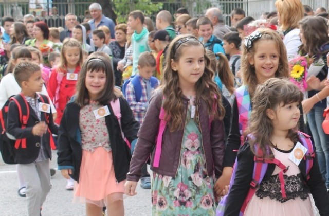 Молби за целева помощ за първокласници се приемат до 15 октомври