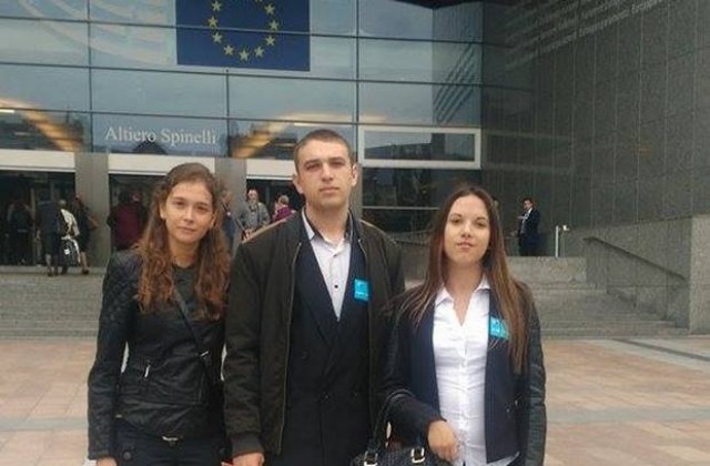 Ученици от ДФСГИнтелект посетиха Европейския парламент в Брюксел
