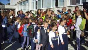 770 родители вече поискаха еднократна помощ за първокласници