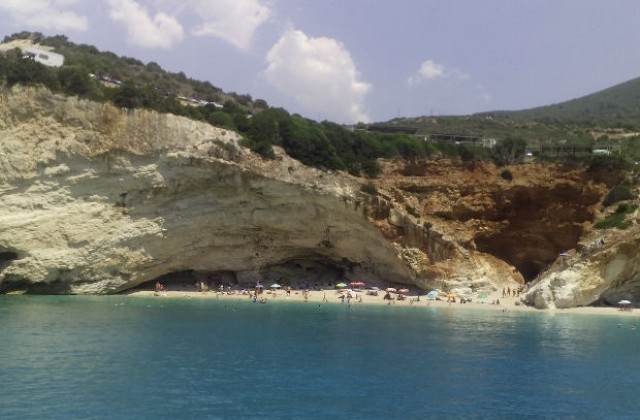 Гърция печели 15.5 млрд. евро приходи от туристи тази година