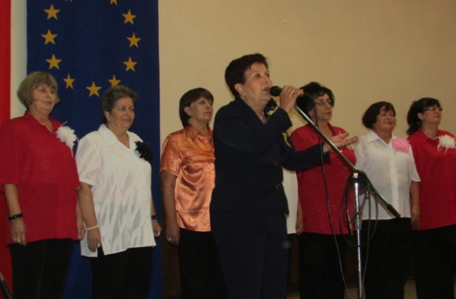 Самодейци от клубовете на пенсионера се изявават за Деня на възрастните хора в Г. Оряховица