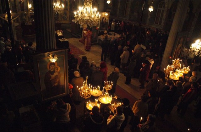 Панихида за загиналите в Горни Лом