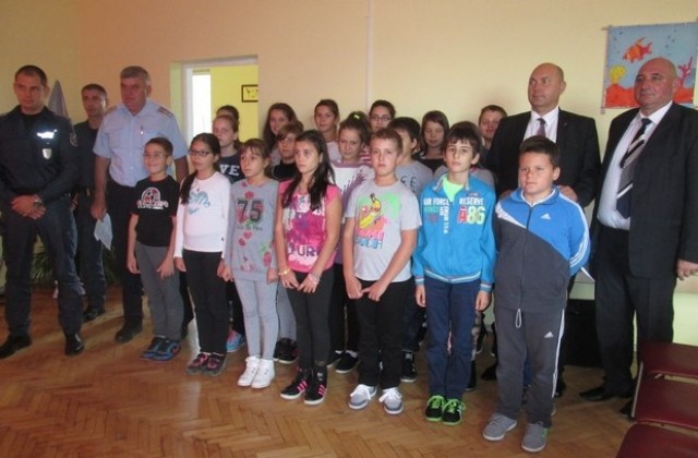 Доброволци от новата Детска полицейска академия в Плевен положиха клетва