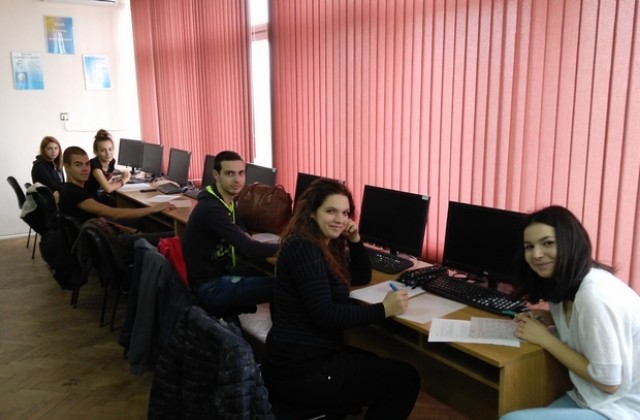 Състезание по превод проведоха в ДФСГИнтелект