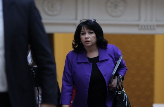 Петкова: Пазарни механизми ще спрат течовете в енергетиката