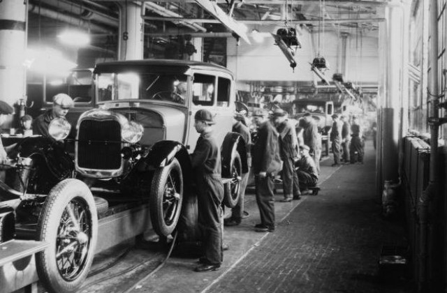 1 октомври: Автомобилът „Форд-Т” е пуснат в продажба