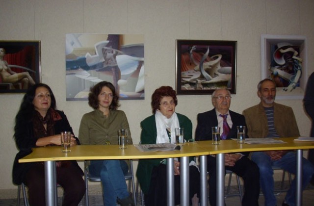Три поколения художници от фамилия Векови правят първата си обща изложба в Добрич