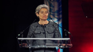 Ирина Бокова и Кофи Анан в дискусия за бежанската криза