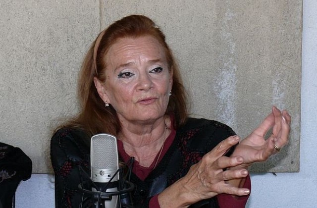 Виолета Гиндева: Актьорите продължават да са държавни чиновници